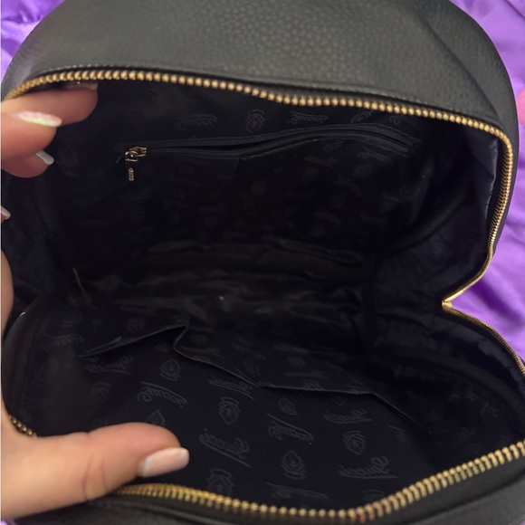 Backpack - Picture 3 of 4